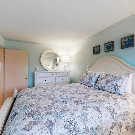 Harbour Island 206L Apartment